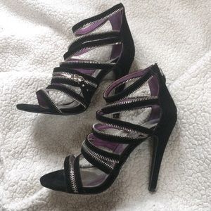 ❤️ Black Strappy Zipper Heels